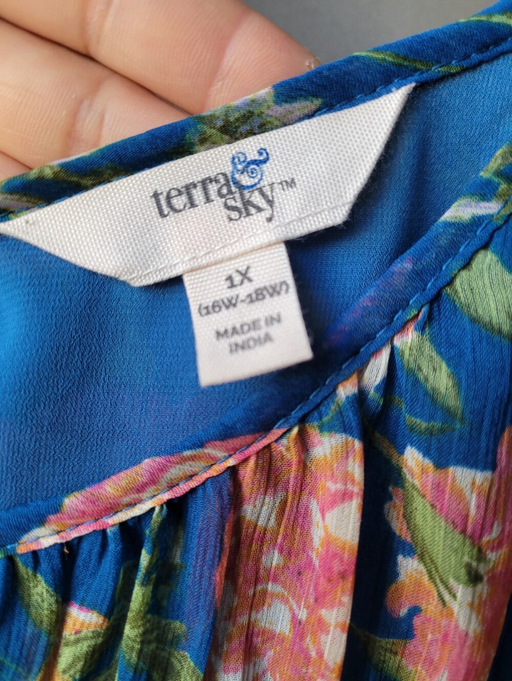 Terra & Sky Women’s Plus Size Smocked Chiffon Top Size 1X - Picture 4 of 10